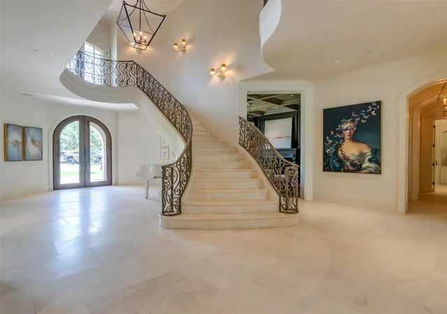 Photo 3 of Mansion for sale at 11527 Green Oaks Dr, Houston, TX 77024 | MLS# 76603060 | Listing updated on 2026-09-12
