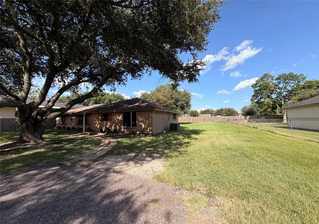 Photo 3 of Single family home for sale at 3103 Pennsylvania Rd, Fresno, TX 77545 | MLS# 93845005 | Listing updated on 2026-09-15