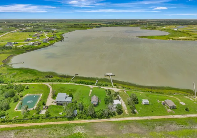 Photo 2 of Single family home for sale at 195 Wall Ln, Port Lavaca, TX 77979 | MLS# 30639981 | Listing updated on 2026-09-11