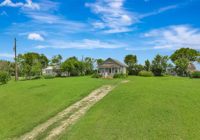 Photo 3 of Single family home for sale at 195 Wall Ln, Port Lavaca, TX 77979 | MLS# 30639981 | Listing updated on 2026-09-11