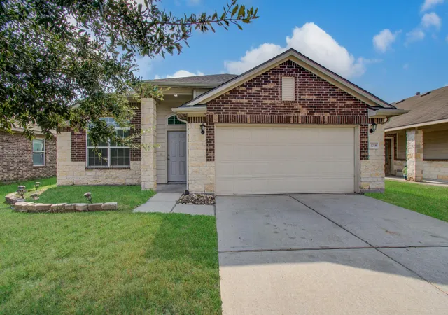Photo 2 of Single family home for sale at 11218 Royal Sands Ct, Houston, TX 77088 | MLS# 83700017 | Listing updated on 2026-09-09