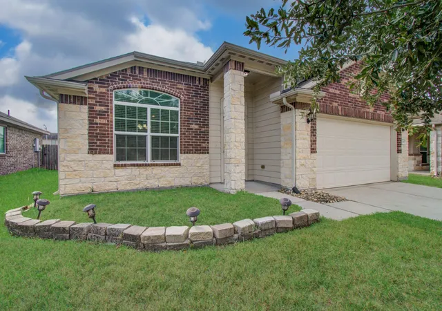 Photo 3 of Single family home for sale at 11218 Royal Sands Ct, Houston, TX 77088 | MLS# 83700017 | Listing updated on 2026-09-09