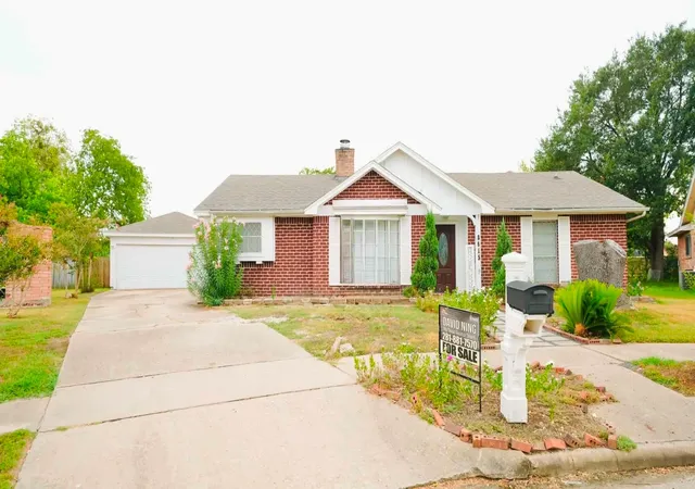 Photo 1 of Sale Pending at 8615 Brookren Cir, Houston, TX 77072 | MLS# 26136399 | Listing updated on 2026-09-22