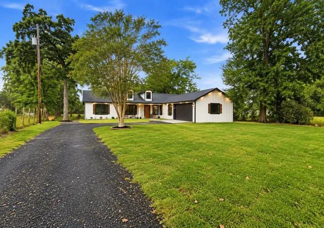 Photo 3 of Single family home for sale at 22177 Fm 359 Rd, Hempstead, TX 77445 | MLS# 68268633 | Listing updated on 2026-09-22