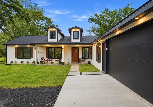 Photo 3 of Single family home for sale at 22177 Fm 359 Rd, Hempstead, TX 77445 | MLS# 68268633 | Listing updated on 2026-09-22