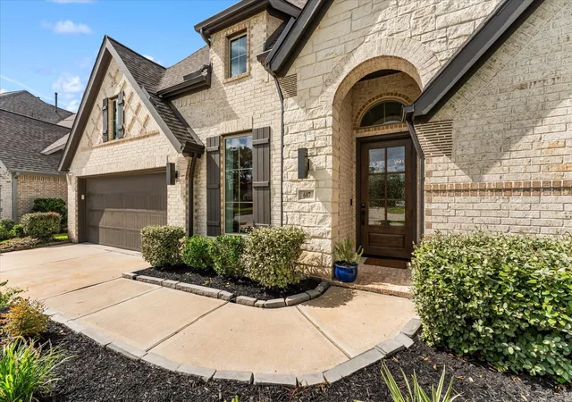 Photo 3 of Single family home for sale at 607 Starlit Sky Ct, Willis, TX 77318 | MLS# 6115858 | Listing updated on 2026-09-17