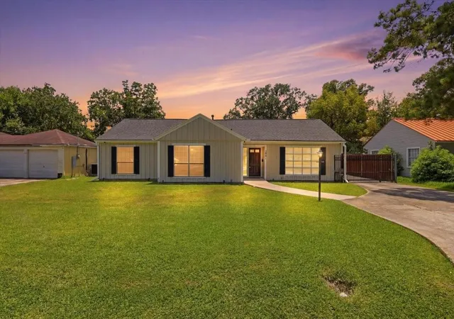 Photo 1 of Sale Pending at 2801 Berry Ave, Groves, TX 77619 | MLS# 87819661 | Listing updated on 2026-09-26