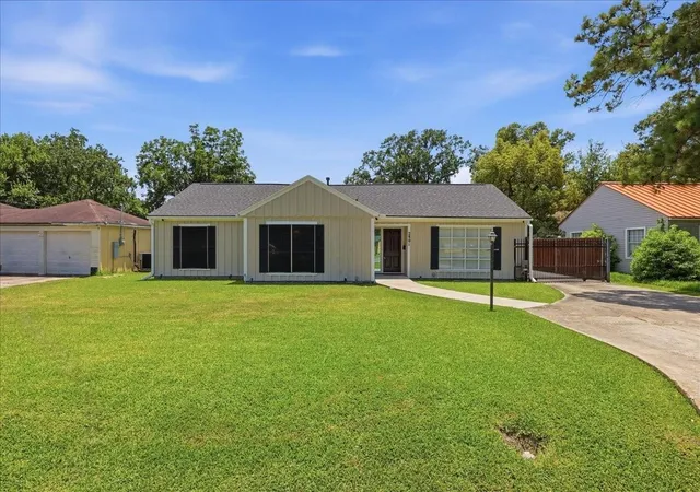 Photo 2 of Sale Pending at 2801 Berry Ave, Groves, TX 77619 | MLS# 87819661 | Listing updated on 2026-09-26