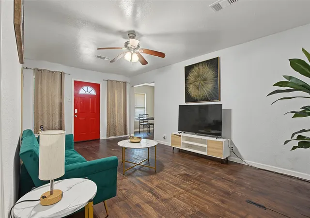 Photo 3 of Single family home for sale at 601 S Main St, Pasadena, TX 77506 | MLS# 62325231 | Listing updated on 2026-09-22