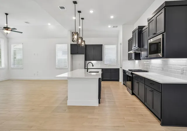 Photo 4 of Single family home for sale at 18075 Brennie Bird Ln, Conroe, TX 77302 | MLS# 72306099 | Listing updated on 2026-10-07