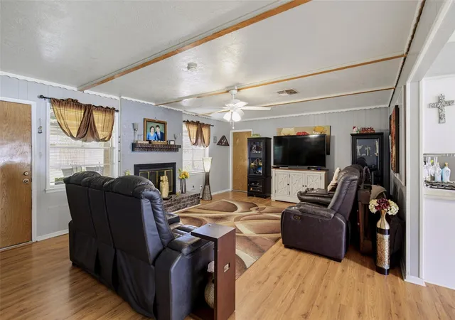 Photo 3 of Single family home for sale at 1912 Winding Crk Dr, Pearland, TX 77581 | MLS# 95563016 | Listing updated on 2026-09-18