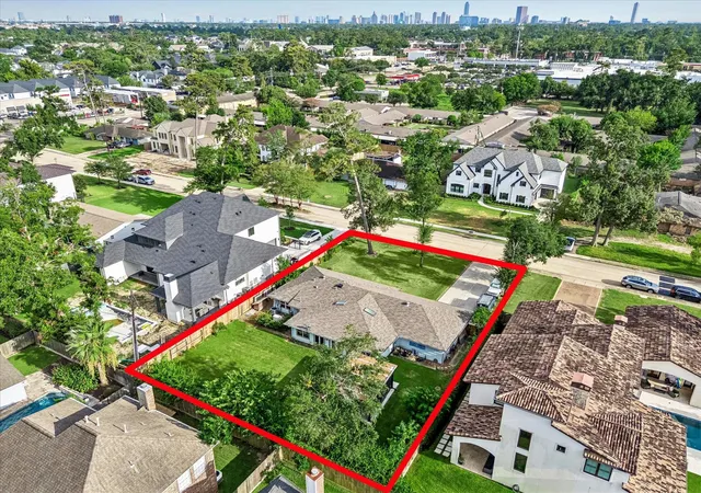 Photo 1 of Single family home for sale at 7922 Westwood Dr, Houston, TX 77055 | MLS# 12363274 | Listing updated on 2026-09-16