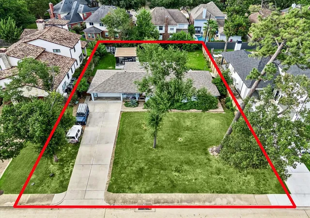 Photo 2 of Single family home for sale at 7922 Westwood Dr, Houston, TX 77055 | MLS# 12363274 | Listing updated on 2026-09-16