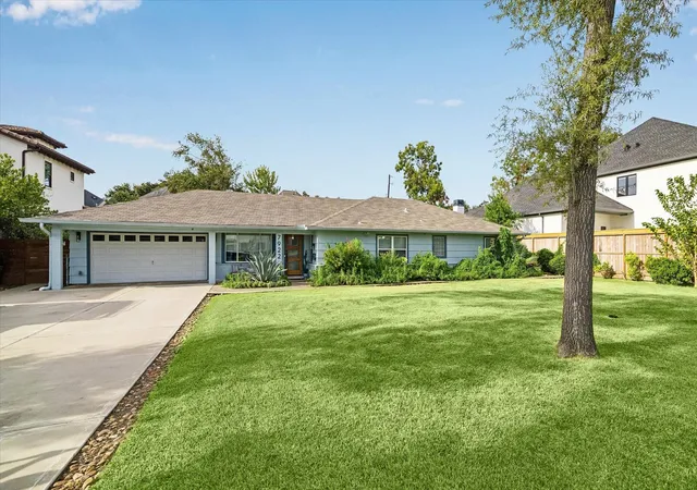 Photo 3 of Single family home for sale at 7922 Westwood Dr, Houston, TX 77055 | MLS# 12363274 | Listing updated on 2026-09-16