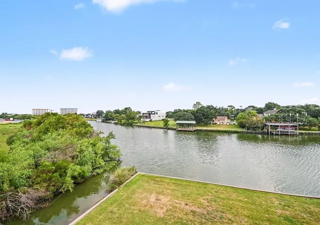 Condo for sale at 18511 Egret Bay Blvd #102, Houston, TX 77058 | MLS# 16612606