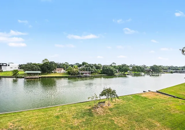 Photo 25 of Condo for sale at 18511 Egret Bay Blvd #102, Houston, TX 77058 | MLS# 16612606 | Listing updated on 2026-10-04