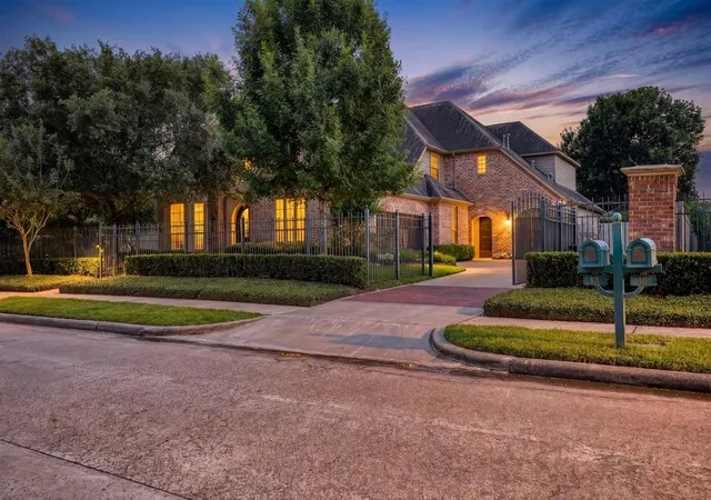 Photo 1 of Mansion for sale at 18 Waters Lake Blvd, Missouri City, TX 77459 | MLS# 83032784 | Listing updated on 2026-09-06