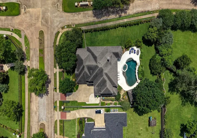 Photo 3 of Single family home for sale at 18 Waters Lake Blvd, Missouri City, TX 77459 | MLS# 83032784 | Listing updated on 2026-09-06