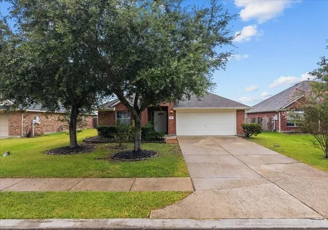 Photo 2 of Single family home for sale at 6507 Canyon Mist Ln, Dickinson, TX 77539 | MLS# 27868403 | Listing updated on 2026-09-18
