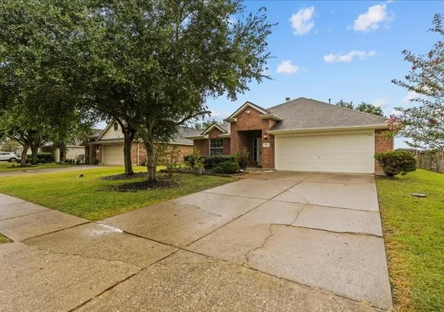 Photo 3 of Single family home for sale at 6507 Canyon Mist Ln, Dickinson, TX 77539 | MLS# 27868403 | Listing updated on 2026-09-18