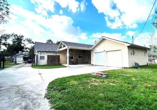Photo 2 of Single family home for sale at 1430 Freedonia Dr, Houston, TX 77055 | MLS# 64367350 | Listing updated on 2026-09-24