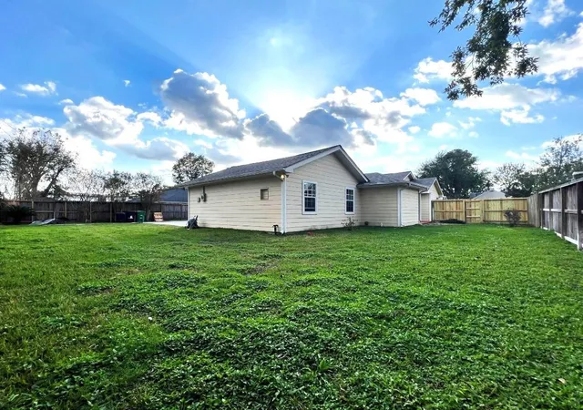 Photo 3 of Single family home for sale at 1430 Freedonia Dr, Houston, TX 77055 | MLS# 64367350 | Listing updated on 2026-09-24