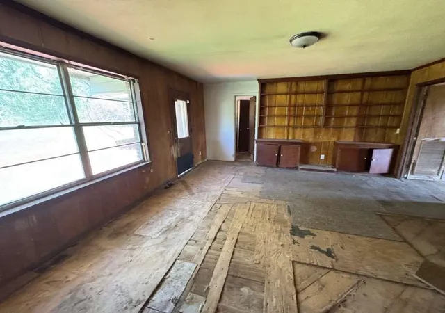 Photo 3 of Single family home for sale at 806 East 1st, Hughes Springs, TX 75656 | MLS# 16256857 | Listing updated on 2026-09-09