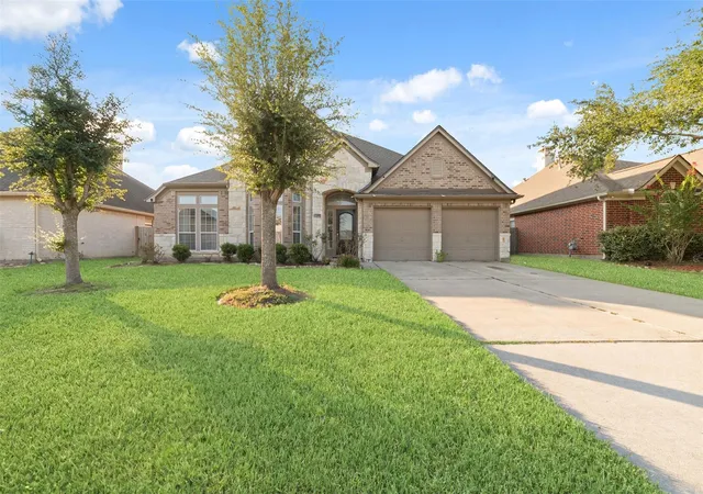 Photo 2 of Single family home for sale at 9815 Ryans Park Ln, Houston, TX 77089 | MLS# 45832128 | Listing updated on 2026-09-21