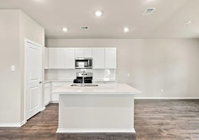 Photo 3 of Single family home for sale at 2796 English Laurel Dr, Alvin, TX 77511 | MLS# 15035331 | Listing updated on 2026-09-16