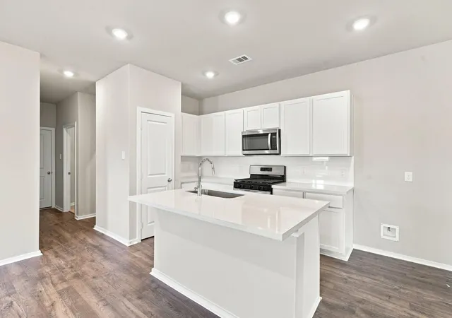 Photo 3 of Single family home for sale at 2796 English Laurel Dr, Alvin, TX 77511 | MLS# 15035331 | Listing updated on 2026-09-16