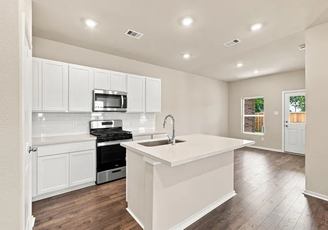 Photo 4 of Single family home for sale at 2796 English Laurel Dr, Alvin, TX 77511 | MLS# 15035331 | Listing updated on 2026-09-16