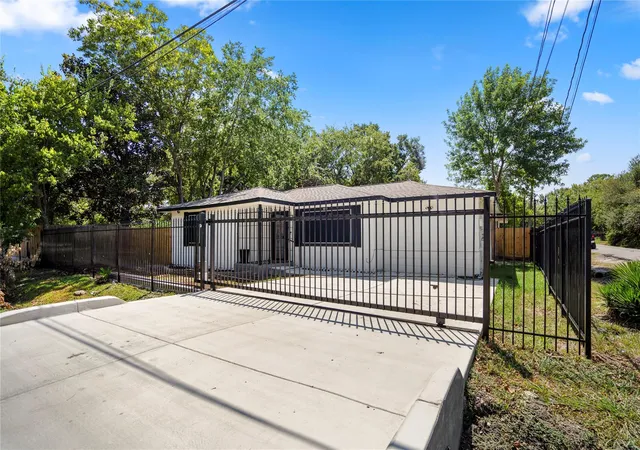 Photo 1 of Single family home for sale at 5202 Denmark St, Houston, TX 77016 | MLS# 58725995 | Listing updated on 2026-09-15
