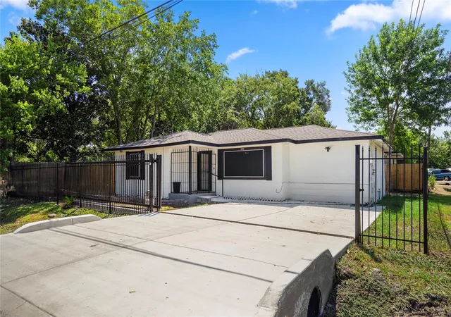 Photo 3 of Single family home for sale at 5202 Denmark St, Houston, TX 77016 | MLS# 58725995 | Listing updated on 2026-09-15