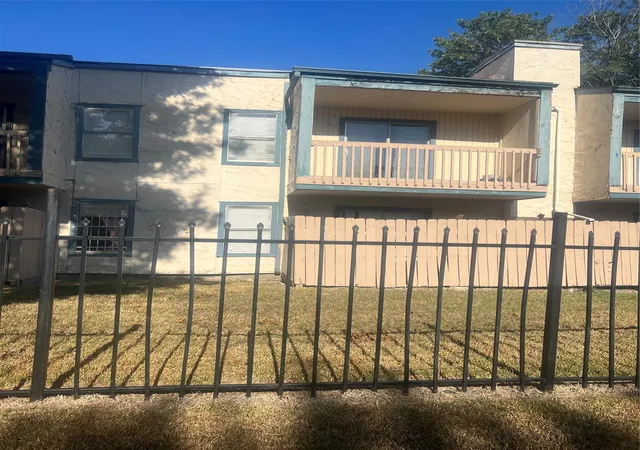 Condo for sale at 9898 Club Crk Dr #405, Houston, TX 77036 | MLS# 81635929