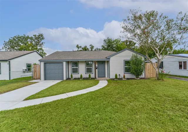 Photo 2 of Single family home for sale at 3853 Wentworth St, Houston, TX 77004 | MLS# 90105637 | Listing updated on 2026-09-28