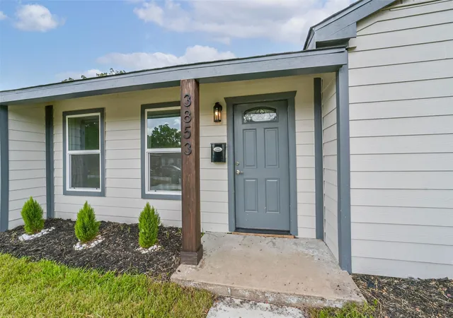 Photo 3 of Single family home for sale at 3853 Wentworth St, Houston, TX 77004 | MLS# 90105637 | Listing updated on 2026-09-28