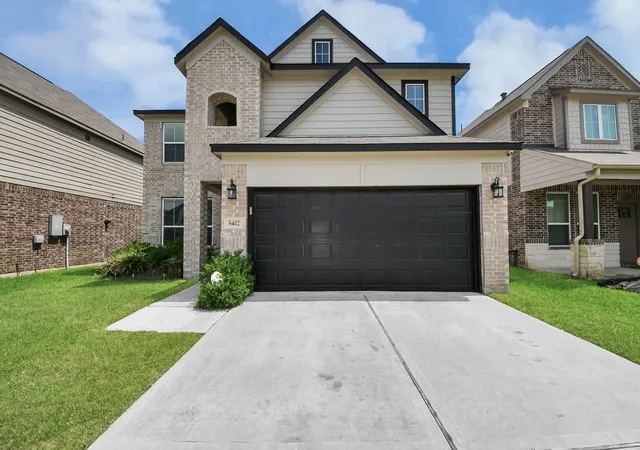 Photo 2 of Single family home for sale at 8402 Northern Pintail Dr, Houston, TX 77049 | MLS# 23208359 | Listing updated on 2026-09-19