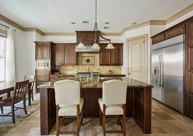 Photo 4 of Sale Pending at 6014 Rose St, Houston, TX 77007 | MLS# 12252035 | Listing updated on 2026-09-11
