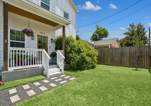 Photo 3 of Single family home for sale at 917 Moody St, Houston, TX 77009 | MLS# 40752132 | Listing updated on 2026-09-12