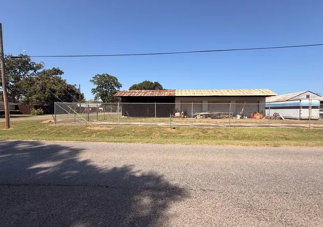 Photo 2 of Land for sale at 900 Spring St, Columbus, TX 78934 | MLS# 63328578 | Listing updated on 2026-09-16