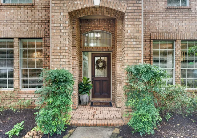 Photo 2 of Single family home for sale at 30 Murmuring Crk Pl, Conroe, TX 77385 | MLS# 26553207 | Listing updated on 2026-09-08