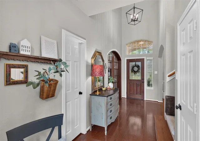 Photo 4 of Single family home for sale at 30 Murmuring Crk Pl, Conroe, TX 77385 | MLS# 26553207 | Listing updated on 2026-09-08