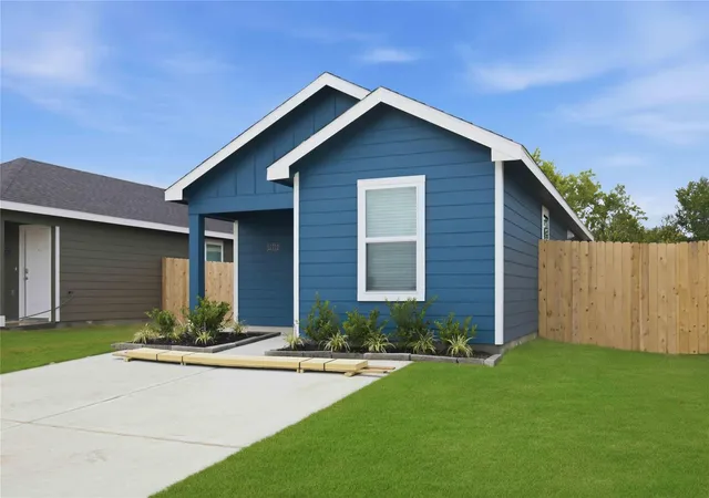 Photo 2 of Single family home for sale at 6031 Pineapple St, Houston, TX 77048 | MLS# 15886447 | Listing updated on 2026-09-17