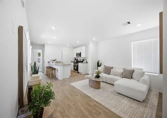 Photo 3 of Single family home for sale at 6031 Pineapple St, Houston, TX 77048 | MLS# 15886447 | Listing updated on 2026-09-17