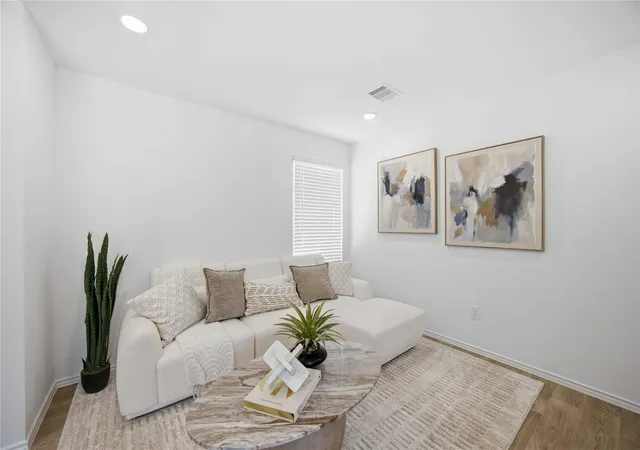 Photo 4 of Single family home for sale at 6031 Pineapple St, Houston, TX 77048 | MLS# 15886447 | Listing updated on 2026-09-17