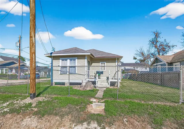 Photo 1 of Single family home for sale at 1110 Mathis St, Houston, TX 77009 | MLS# 44323634 | Listing updated on 2026-09-17