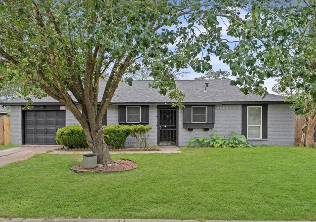 Photo 1 of Sale Pending at 12206 Flushing Meadows Dr, Houston, TX 77089 | MLS# 30358169 | Listing updated on 2026-09-21