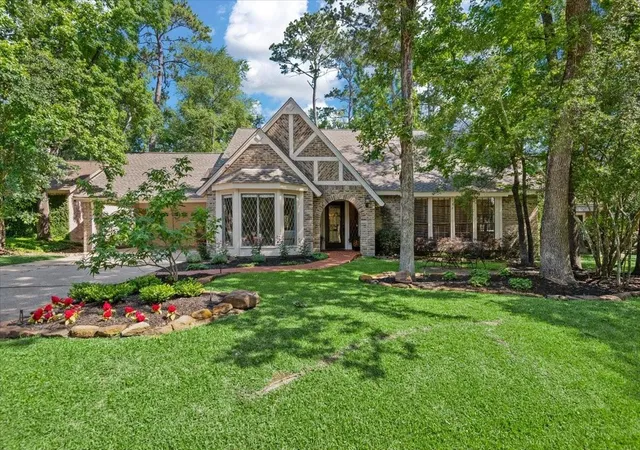 Photo 1 of Single family home for sale at 10 Cape Chestnut Dr, Spring, TX 77381 | MLS# 17837760 | Listing updated on 2026-09-11