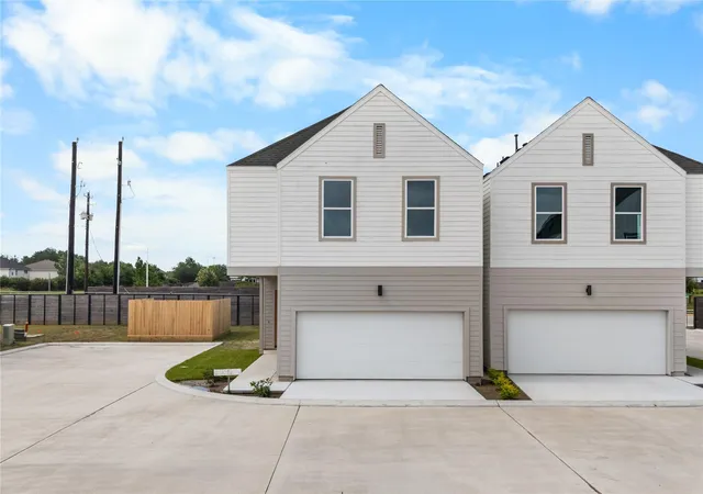 Single family home for sale at 4006 Buffalo Moon Dr, Houston, TX 77045 | MLS# 17865475 | Listing updated on 2026-09-12