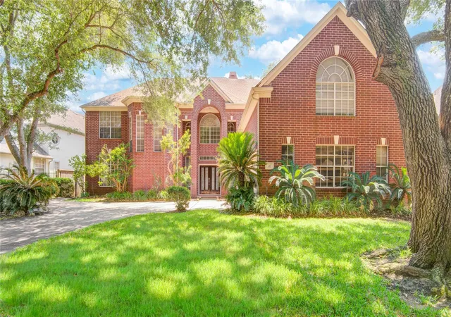 Photo 2 of Single family home for sale at 16 Treverstone Ct, Sugar Land, TX 77479 | MLS# 58002115 | Listing updated on 2026-09-19